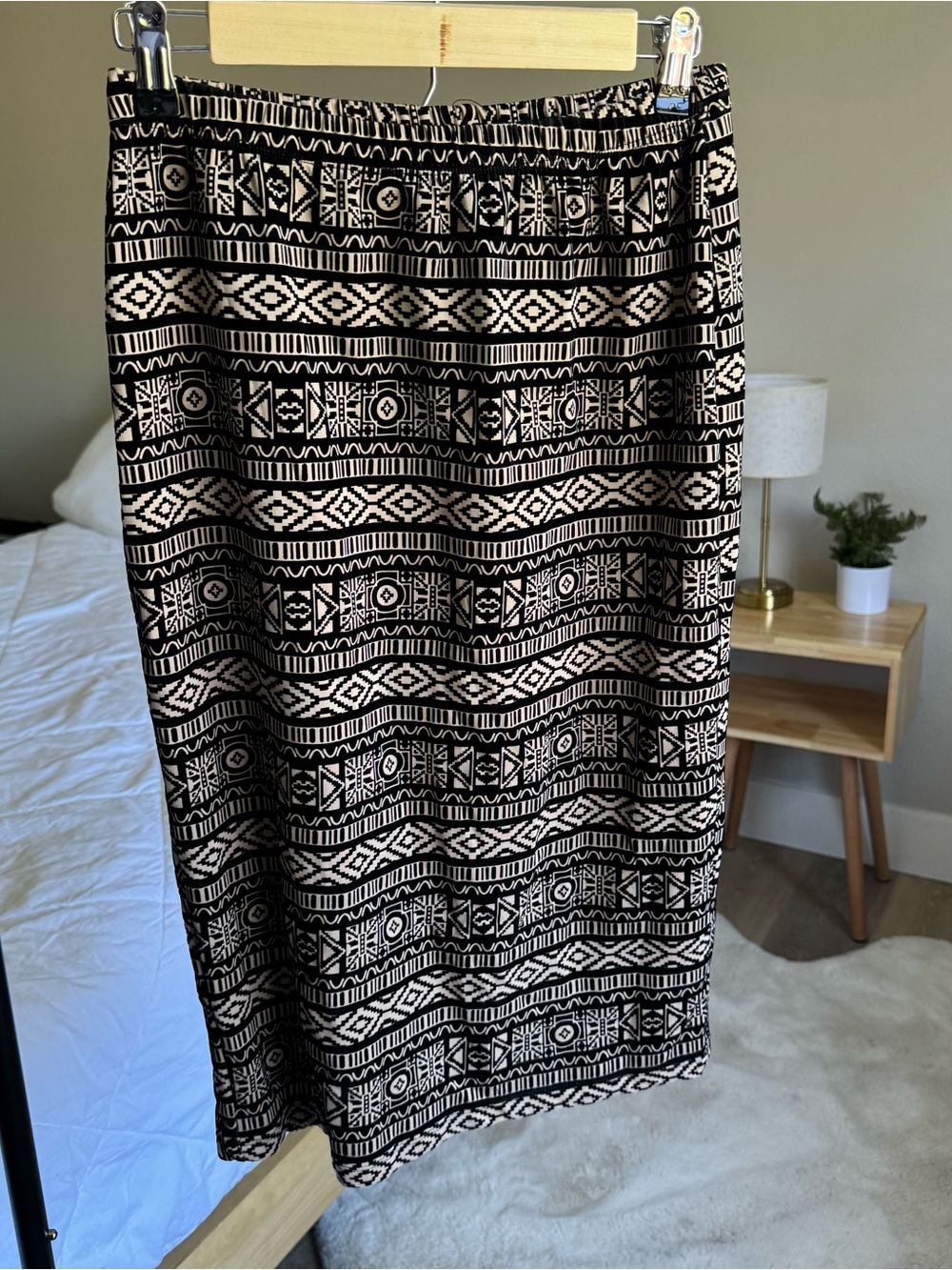 bobeau Black and Cream Geometric Midi Skirt